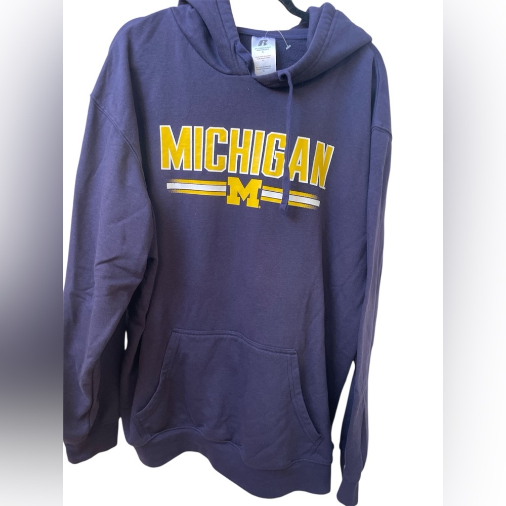 Michigan NWT hooded pullover by Russell XL
